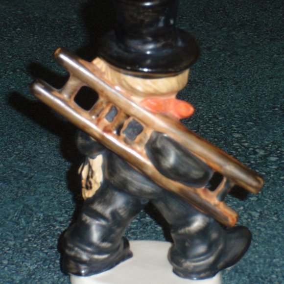 Goebel Hummel W. Germany Chimney Sweep KF40 Boy w/ Ladder 5 1/4" CHRISTMAS GIFT! - Picture 4 of 7